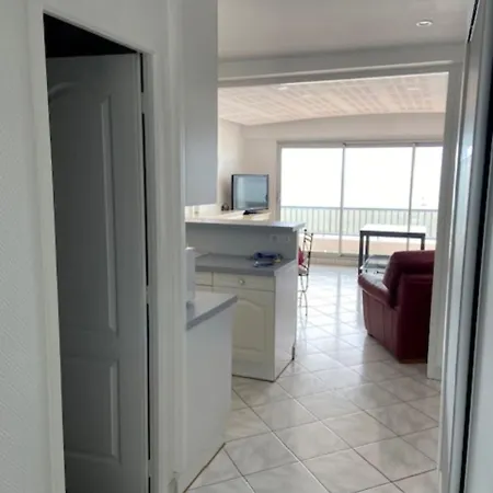 Le Chimene T3 Face Au Dernier Etage Διαμέρισμα *